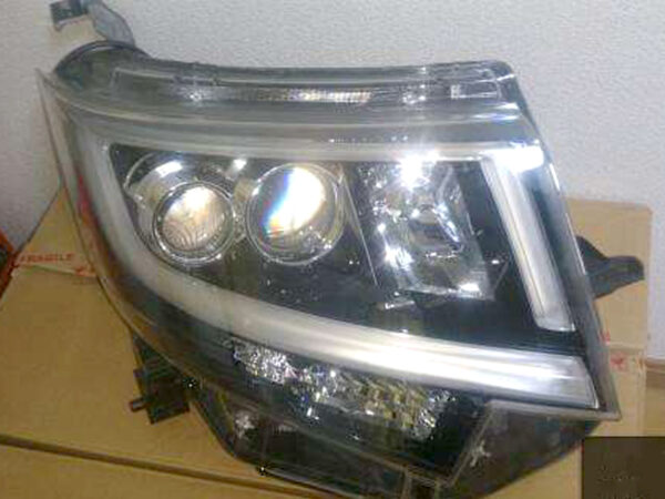 Daihatsu Move Headlight