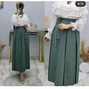 FASHIONABLE SKIRT AND BLOUSE