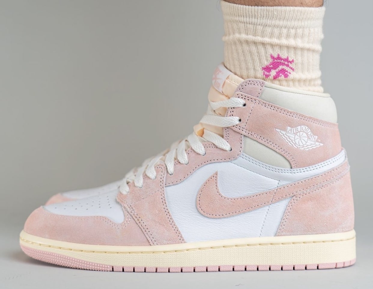 air-jordan-1-high-og-washed-pink-atmosphere-9