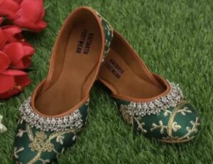 Women Embroidered with Mojari Jutti Jutis Shoe